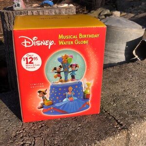 NIB DISNEY Musical Birthday Water Globe